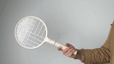烦人的蚊子被自动引诱过来，“啪啪啪”轻松捕杀，这杀器太爽了！