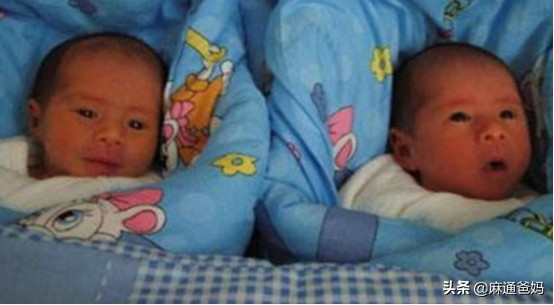 滚先生喜得龙凤胎，为孩子名字发愁，孩子爷爷出来解决了