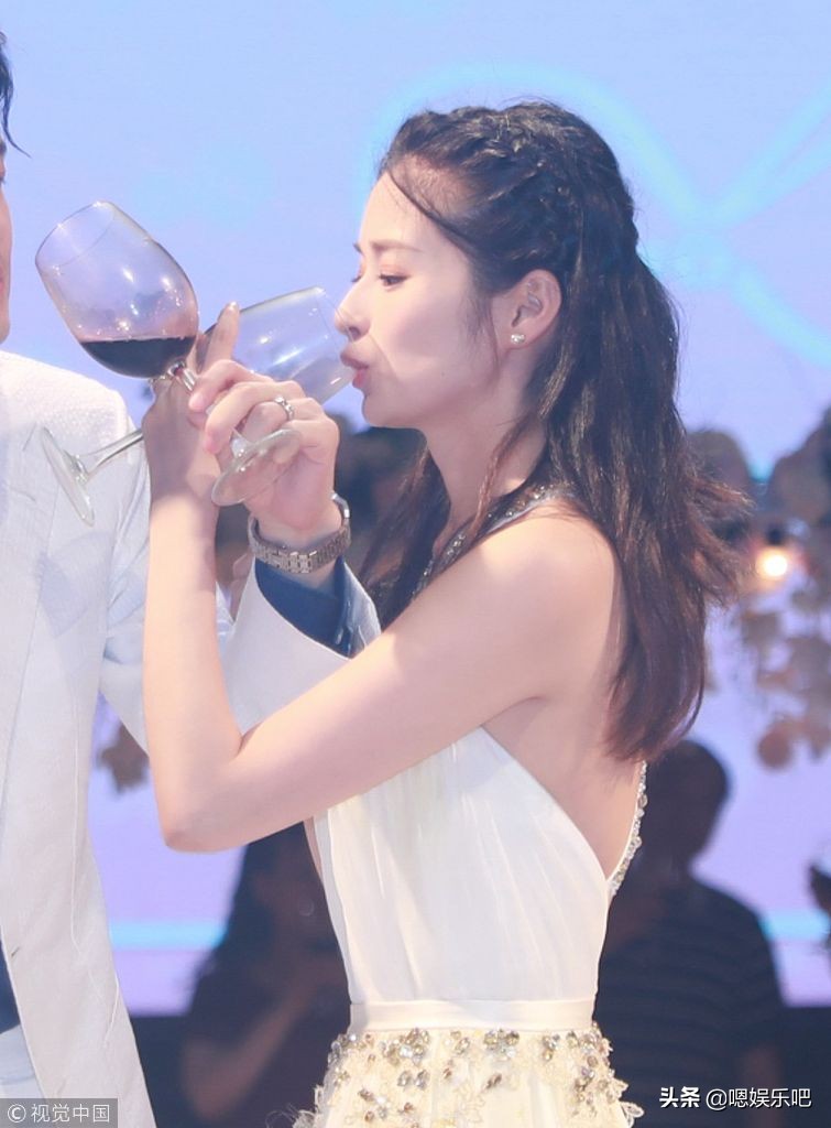 高圆圆杨颖礼服,angelababy婚礼敬酒服