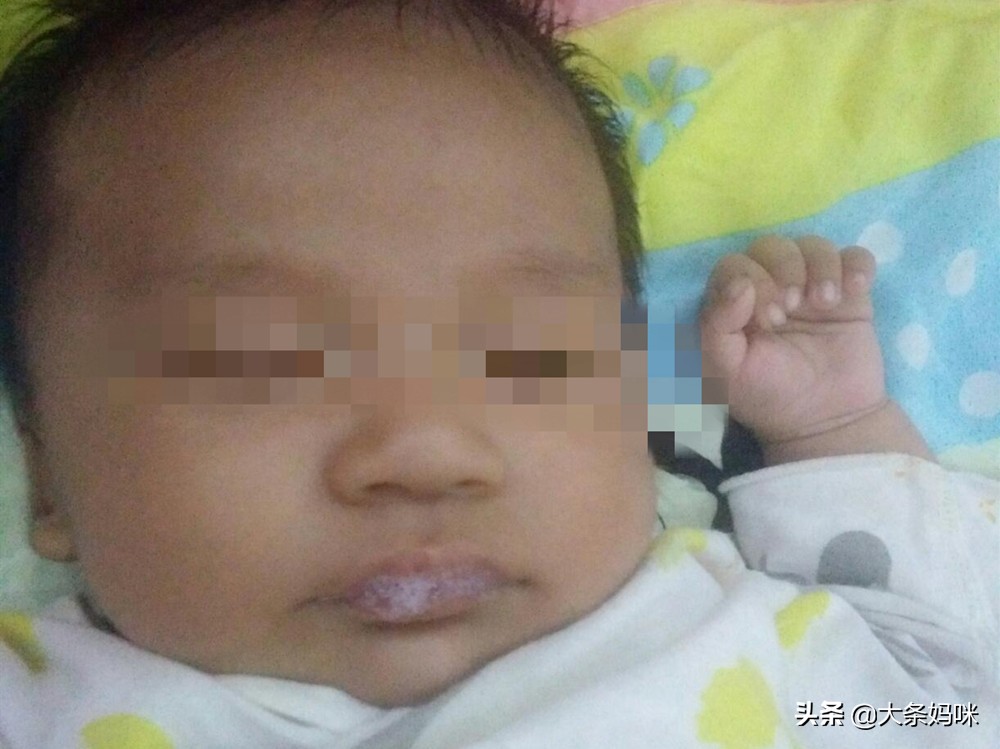 2个月宝宝嘴里吐泡泡是什么原因,2个月的宝宝嘴里吐泡沫怎么回事