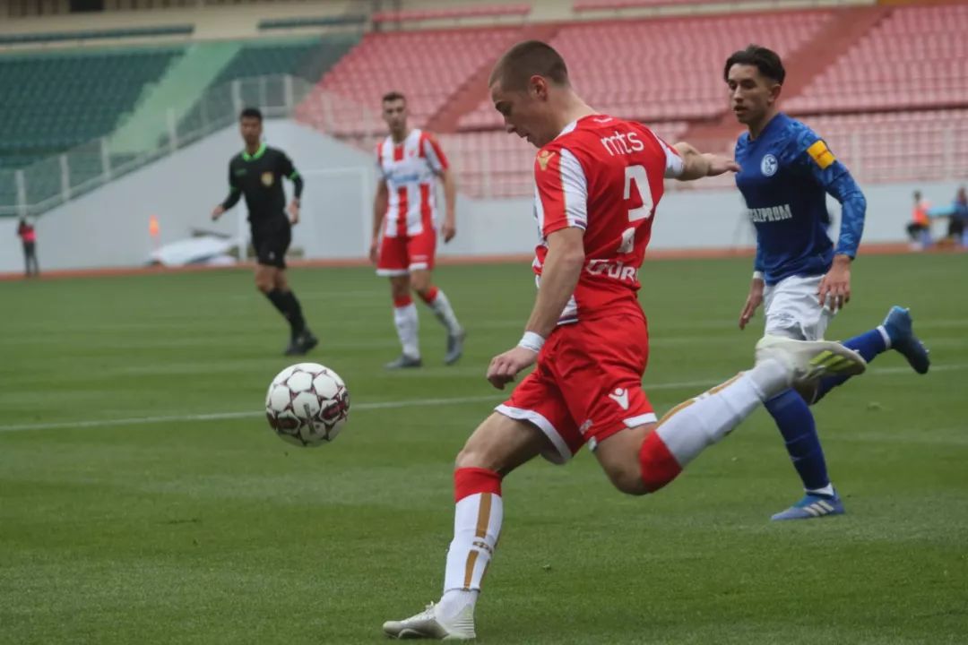 昆明人的足球大餐：七彩云南国际足球邀请赛首轮战罢