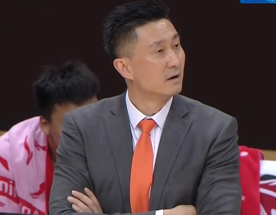 杜锋三分绝杀广东,广东67次犯规罚球