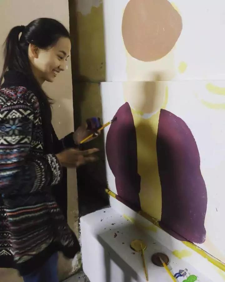 智利贫民窟第一位中国义工，她用绘画治愈流浪汉和罪犯，人美心善
