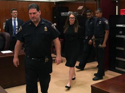 绕着富人转的假名媛，欲用PPT骗取银行2000万，曾半夜被赶出酒店