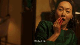 59岁穿比基尼秀长腿A4腰，她就是传说中的女魔头吧？