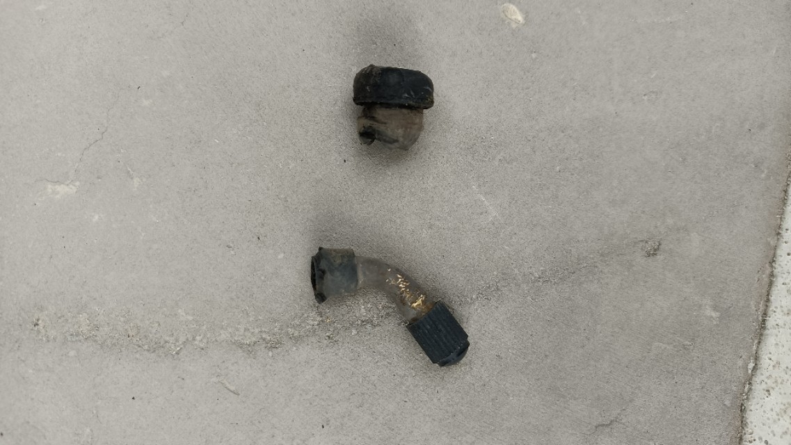 电动车气嘴根漏气小妙招,电动车气嘴旁边漏气的补救方法