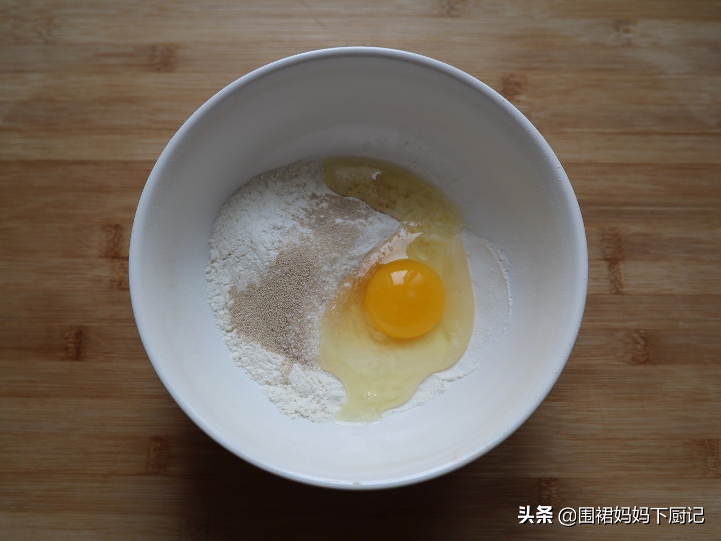 在家用现成披萨饼做披萨简单做法,家庭披萨自己做饼皮