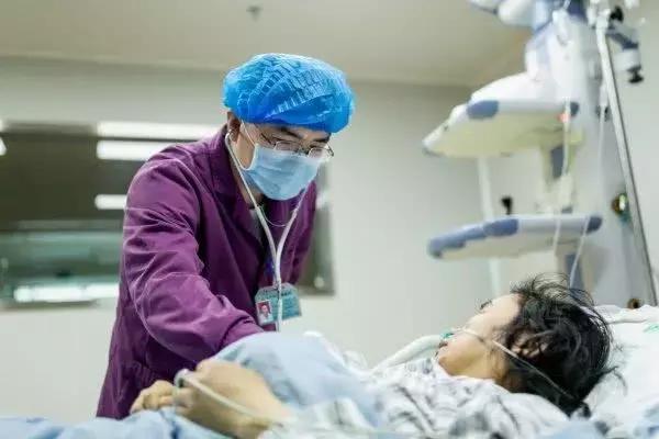 注射果汁、打鸡血、撞树，一文拆穿奇葩养生*法大**，别再上当了！