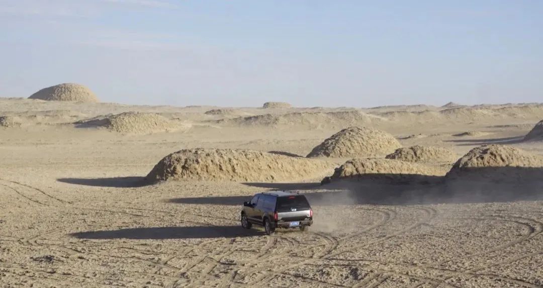 茫崖艾肯泉夏季游攻略,青甘大环线艾肯泉