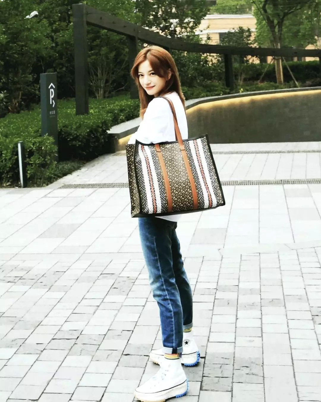 今年最流行最实用最能装的包包……竟然是购物袋？