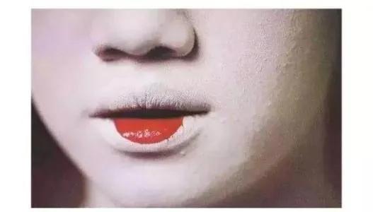 为什么有人化完妆皮肤发亮,妆感油腻是怎么回事