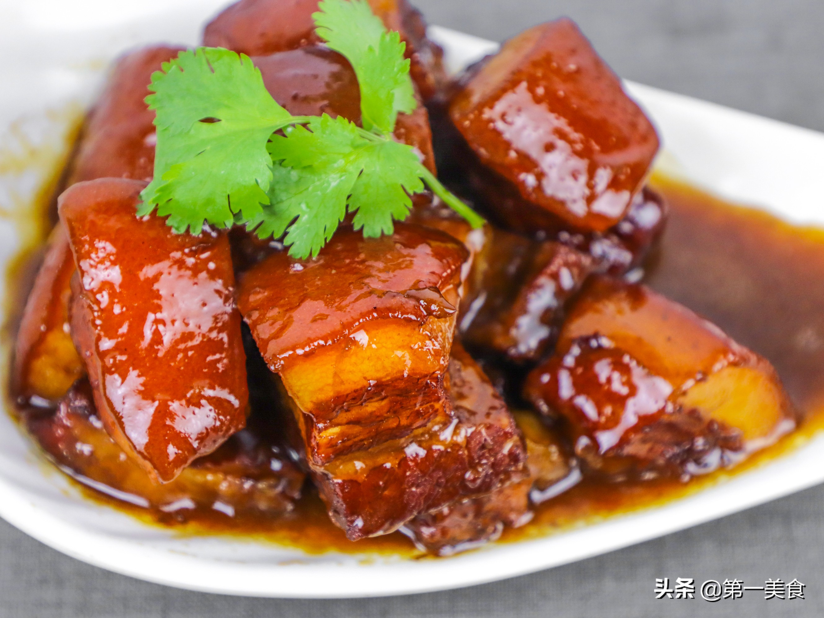 厨师长秘制红烧肉配方,大厨教你红烧肉正确做法鲜香不腥