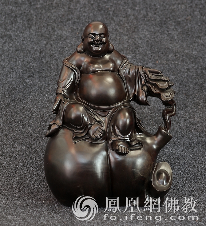 桐柏山木雕博物馆弥勒佛雕像,桐柏木雕博物馆龙的雕像