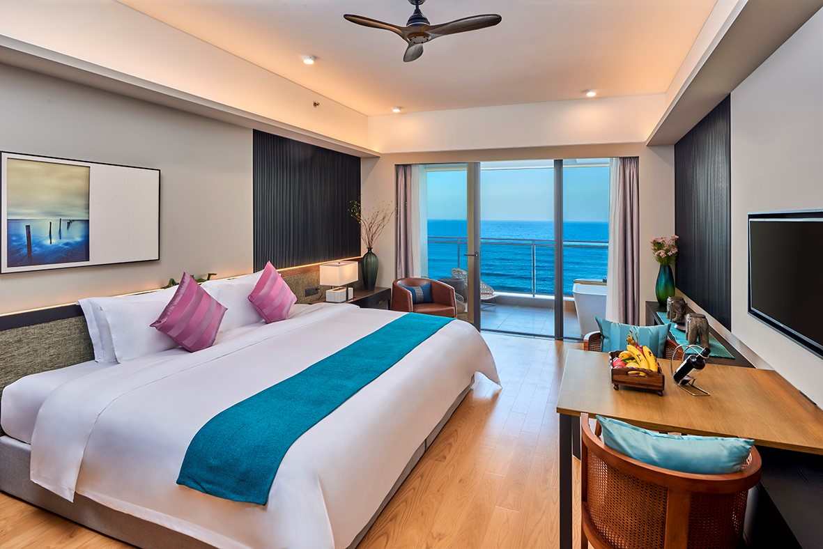 30平方米超大泳池,2000平无边泳池