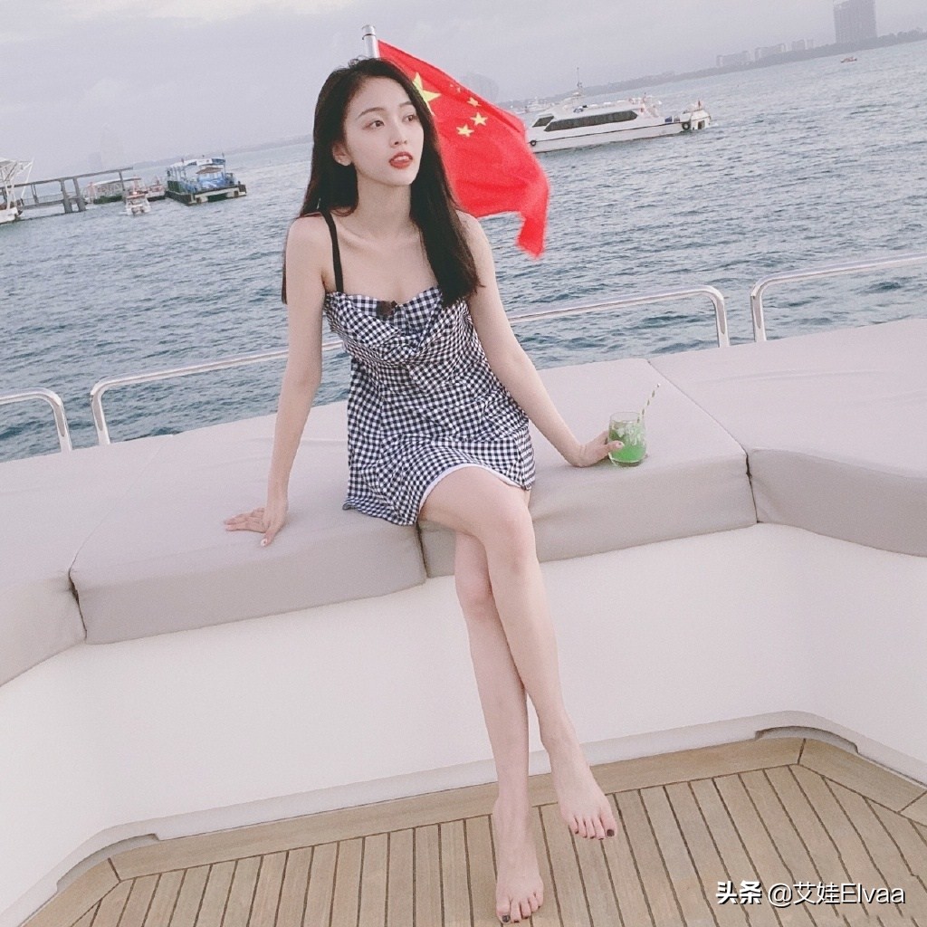 吴宣仪25岁直播视频,吴宣仪穿黑色露腰装