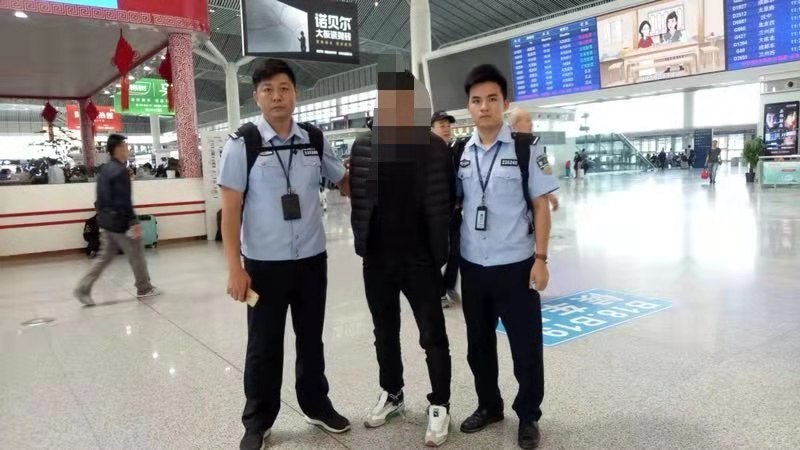 悲痛26岁民警牺牲在抗疫一线,悲痛一名派出所所长因公牺牲