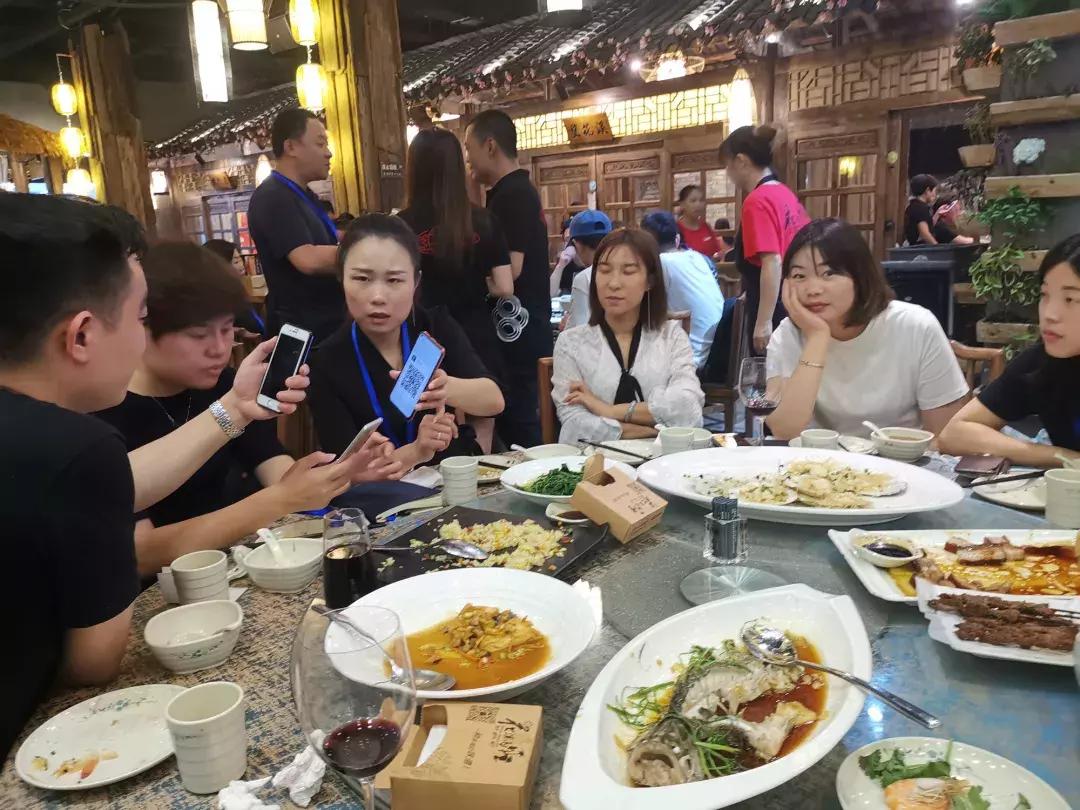 50家连锁茶饮创始人齐聚广州听小马宋、姚哲等分享定位学