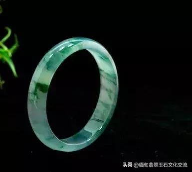 怎么辨别翡翠手镯好坏图解,翡翠手镯好坏最简单方法