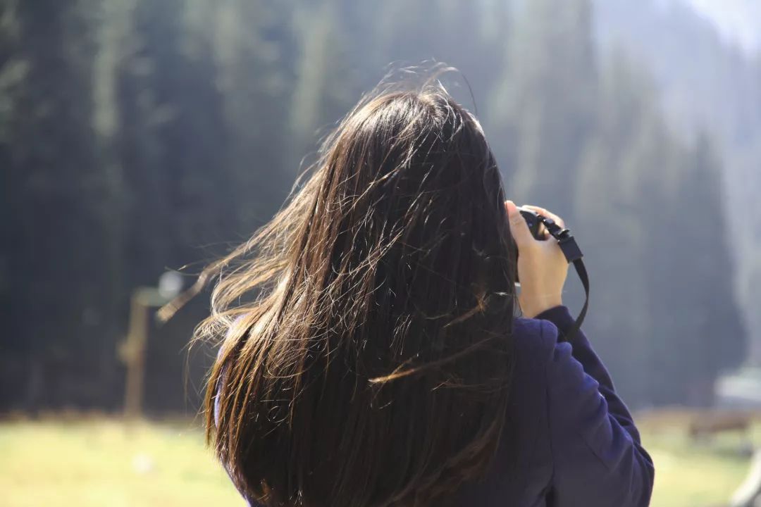 头发干枯发黄毛躁怎样改善,头发干枯暗沉无光泽怎么办