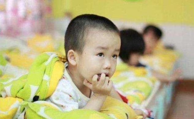 每当午睡孩子就失眠?别忽视3方面的调整,午睡意义很重要