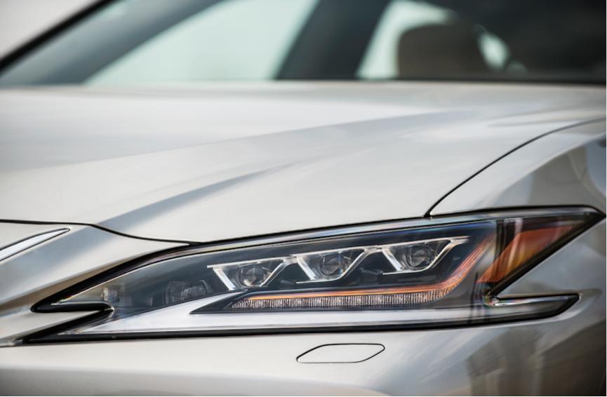 雷克萨斯es300h对比奔驰e,雷克萨斯es300h和奔驰e级