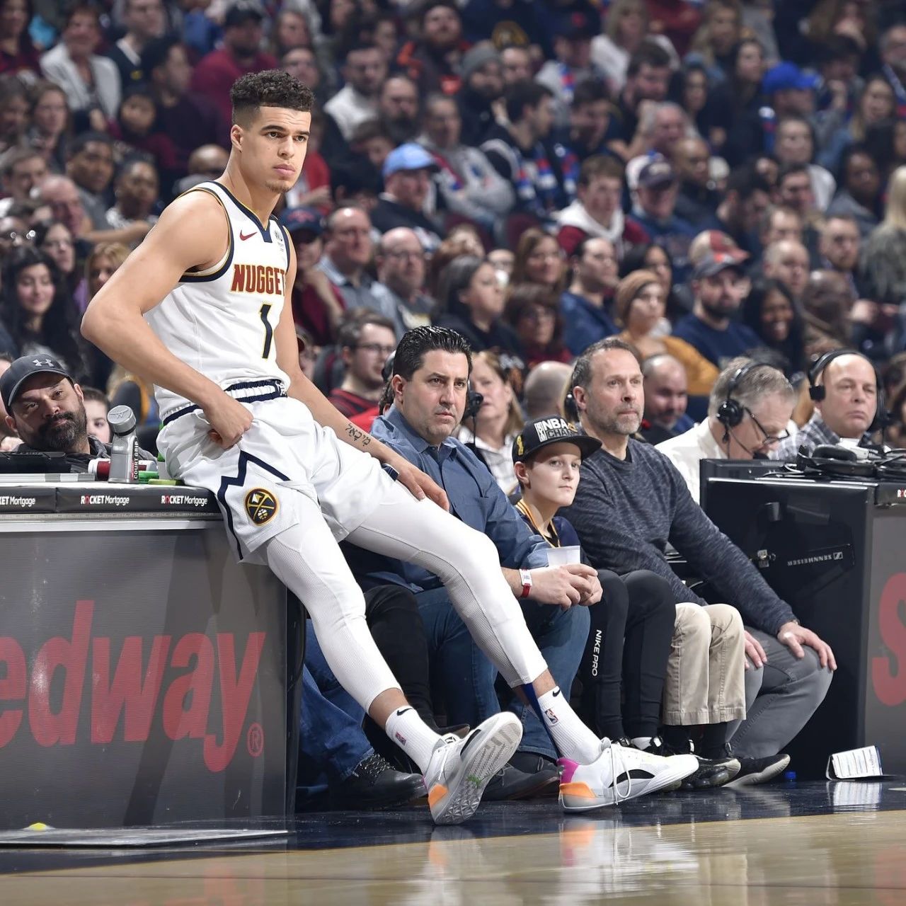 詹姆斯砍下16+10+8,詹姆斯40+18+9比赛回顾