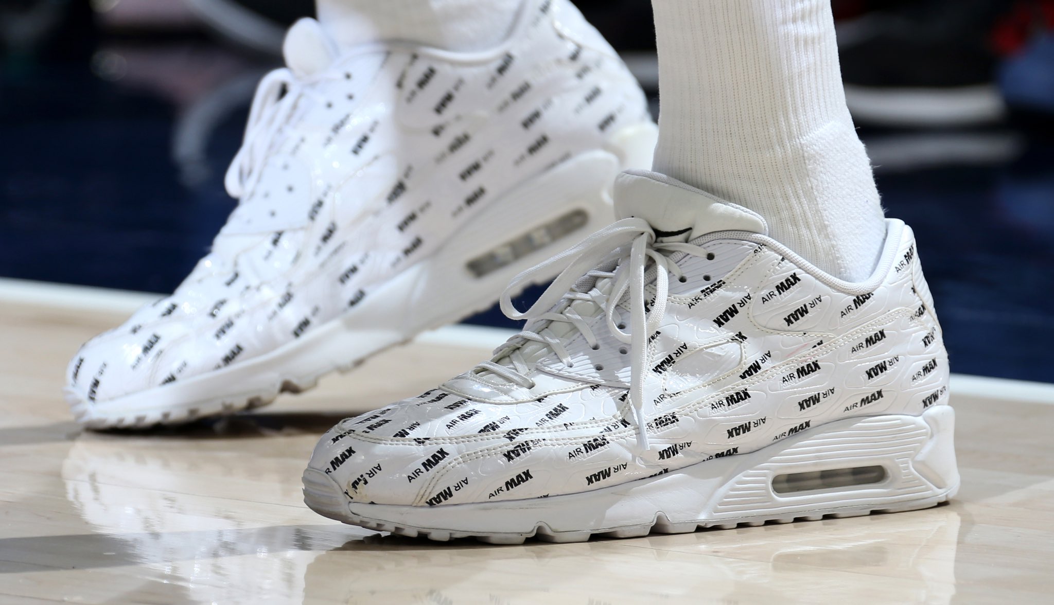 塔克上脚球鞋一览表,nba鞋王塔克赛场球鞋