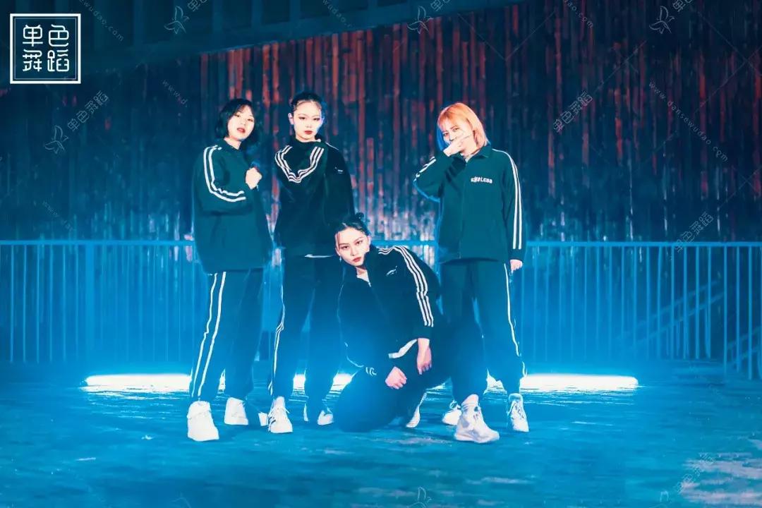 易烊千玺跳bigbang舞蹈,易烊千玺swag圣诞舞