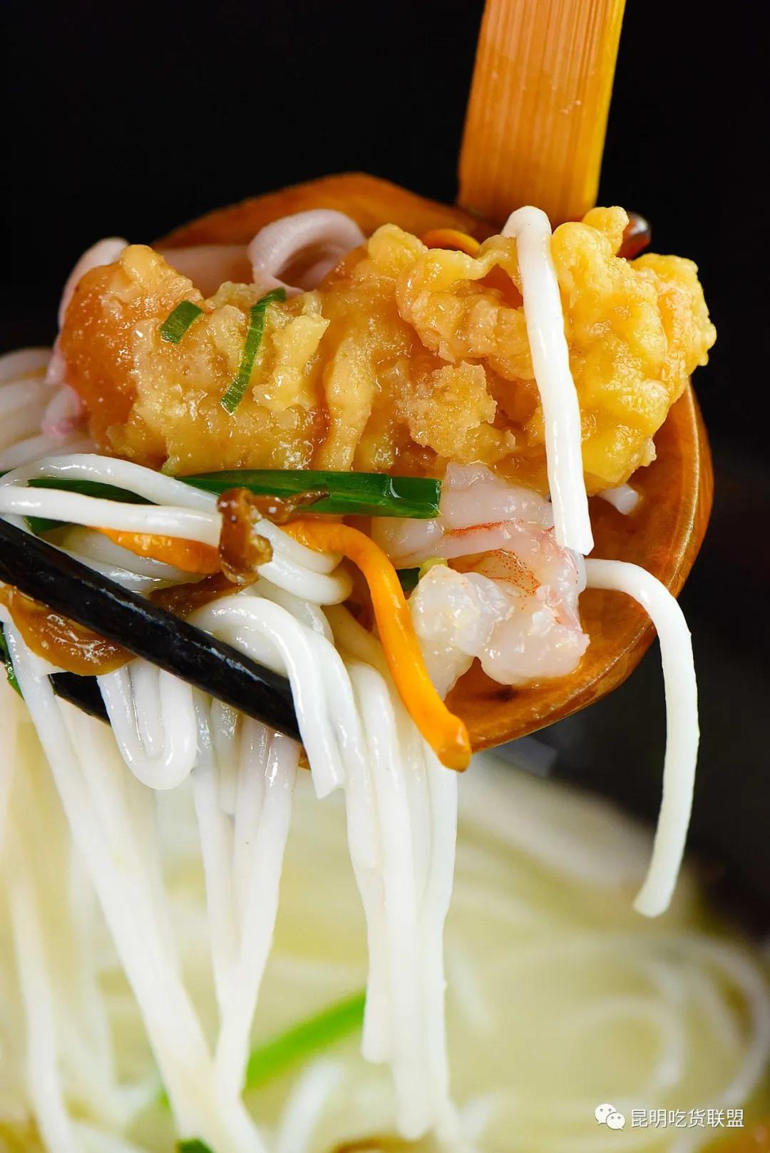 昆明老街附近哪家过桥米线好吃,昆明过桥米线百年老店哪家最正宗