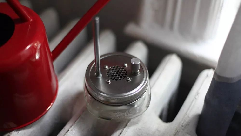 将电台频率固定在玻璃罐子中，这样的收音机是怎样研发和定价的？