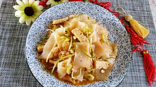 酸辣青瓜凉皮的做法窍门,凉拌黄瓜凉皮的做法家常菜