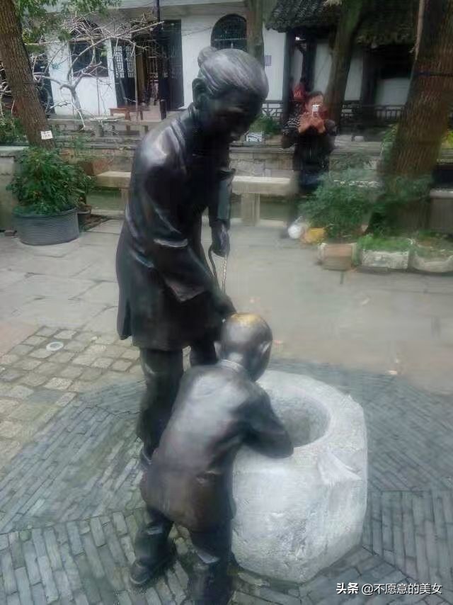 可爱的少妇自拍越来越丰满越来越成熟了