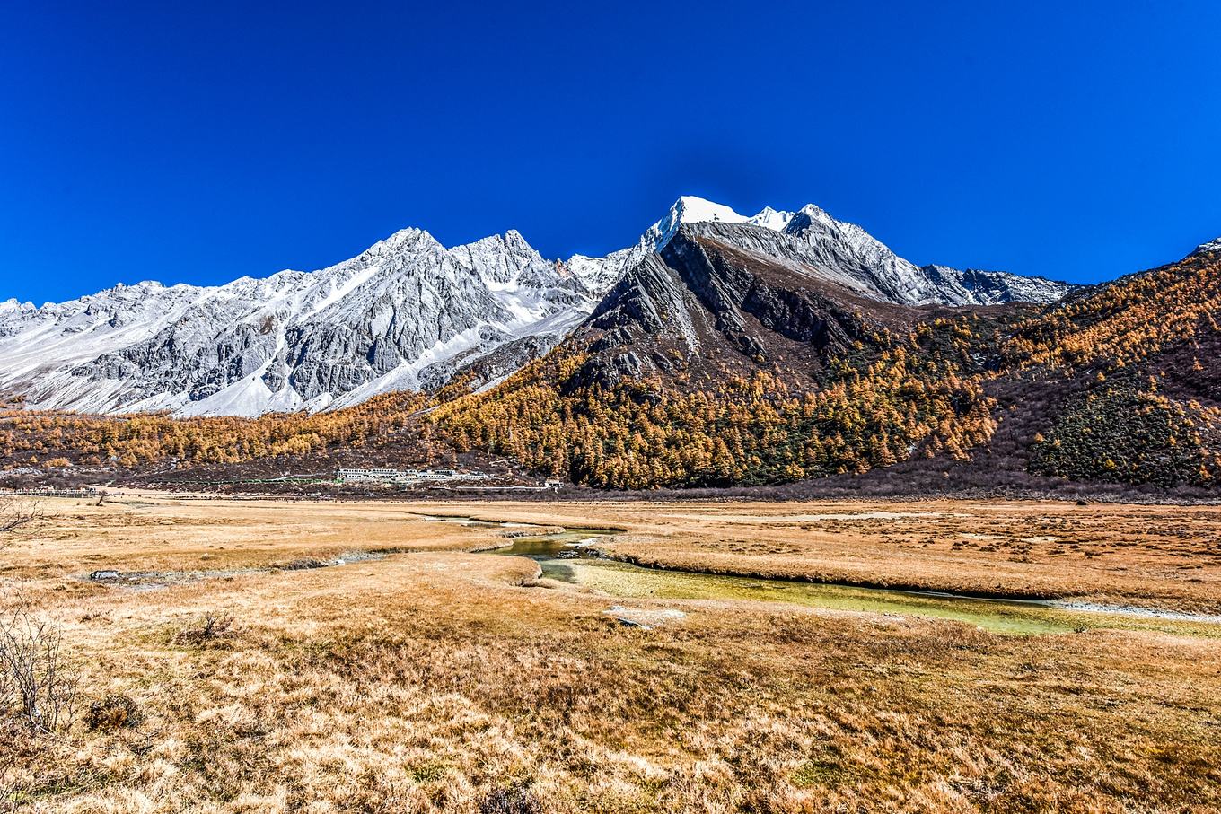 四川甘孜的亚丁稻城,四川稻城亚丁蓝色星球上的净土