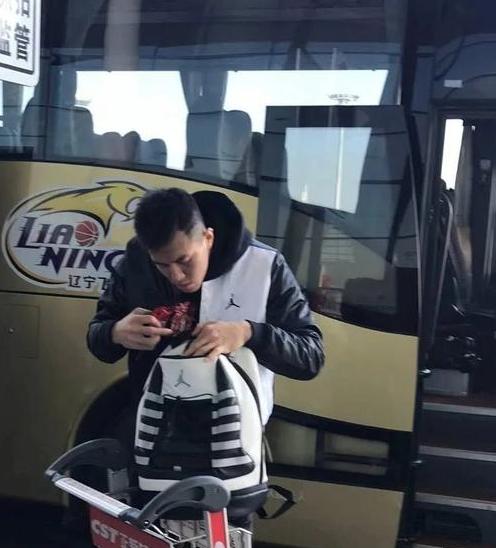 耐克篮球峰会易建联,耐克篮球峰会王哲林易建联