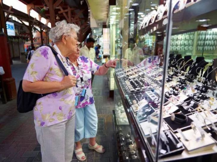 去迪拜旅游怎么带费用,去迪拜旅游带多少钱合适