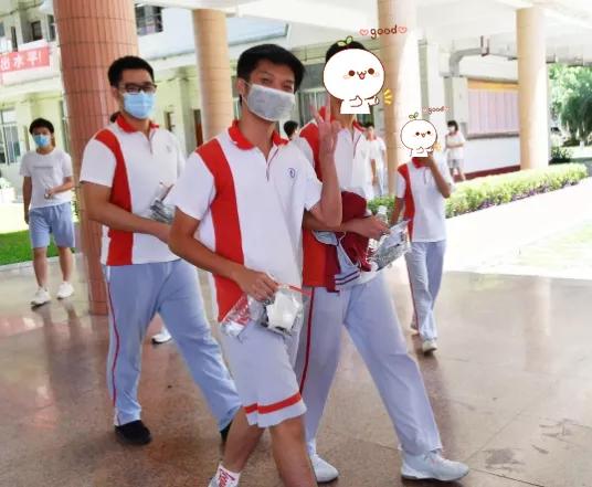 看完谁说中学校服丑？？这几所学校的校服简直颜值爆表