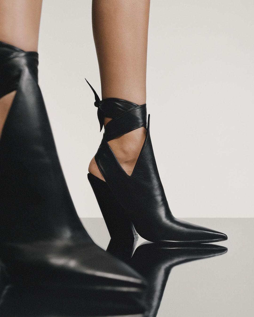 张钧甯姚晨的性感杀器Burberry高跟鞋,设计引领今冬潮流