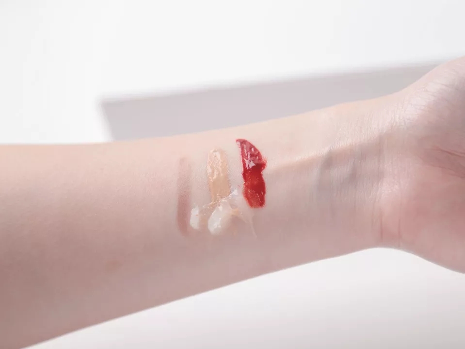 邓紫棋推荐的补水步骤 (邓紫棋使用什么粉底色好)