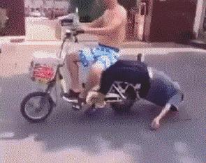 伴娘搞笑图片真人可爱,伴娘抢镜搞笑图片