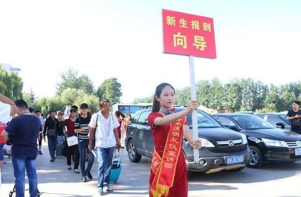 一般大学生会选择上铺还是下铺,新生入学选新学校怎么样