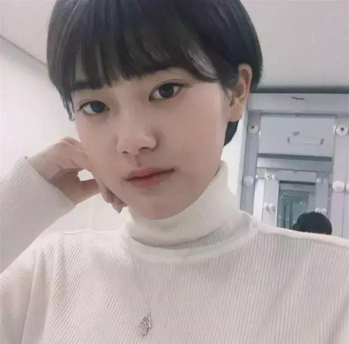 碎发特别多扎不住怎么打理,额前碎发太多怎么扎头发