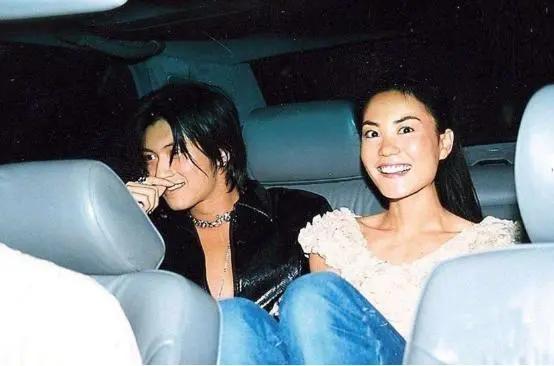 谢霆锋王菲恩爱完整视频,王菲谢霆锋恩爱视频