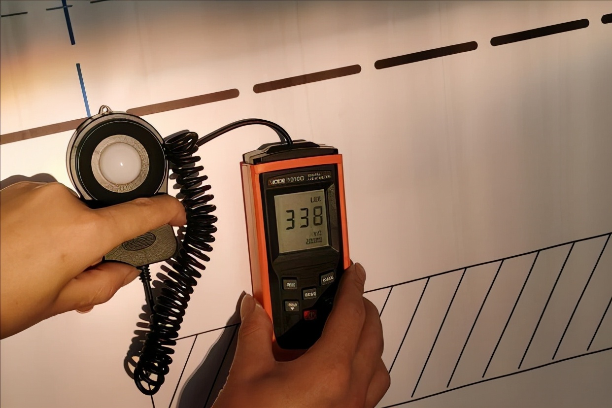 别克英朗led大灯更换视频,2018款别克英朗大灯是led