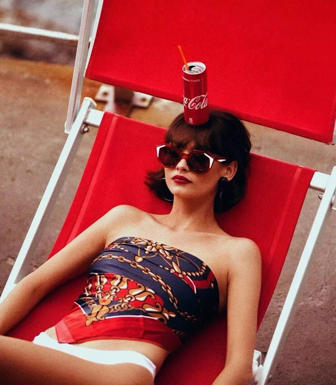 桑蚕丝丝巾春季怎样搭配衣服,春季长丝巾的系法简单又漂亮