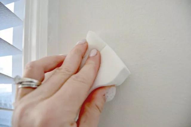 白墙脏了刷白最简单方式,白墙弄脏了怎么把它变白