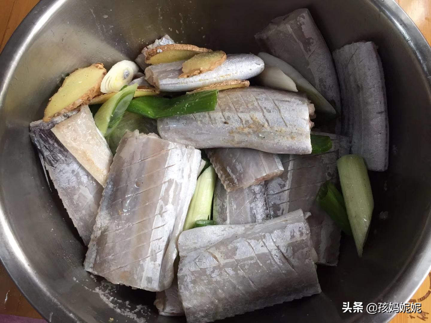 剩下的鱼泡汤炖什么好吃,家常炖鱼酸甜辣口味