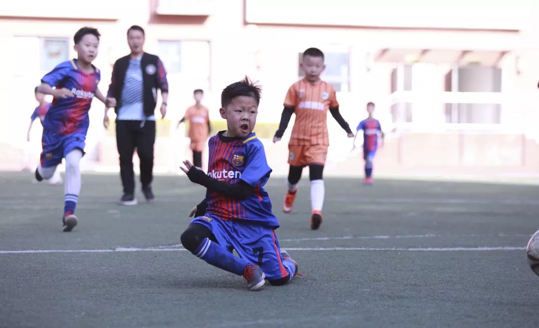 第二届校园足球赛拉开帷幕,曲江新区首届校园足球联赛