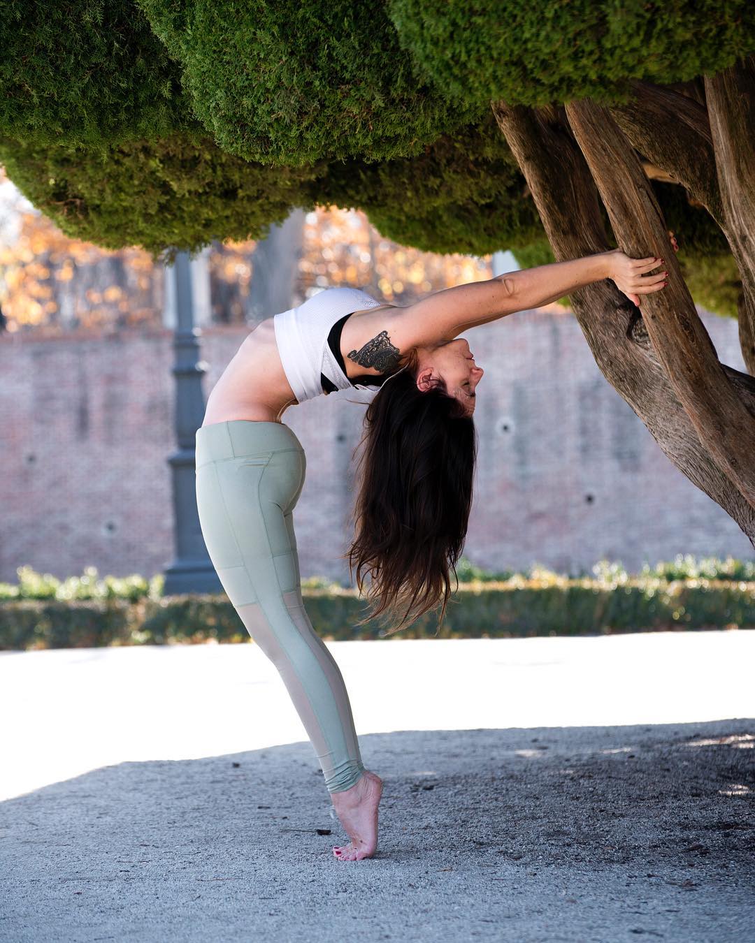吕佳容小蛮腰穿衣搭配,吕佳容雪纺裙