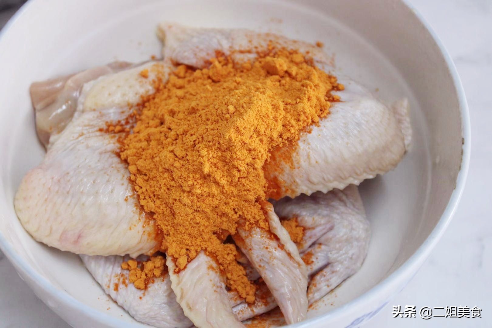 奥尔良鸡翅不用出去买,手把手教你做,外酥里嫩,好吃到舔手指