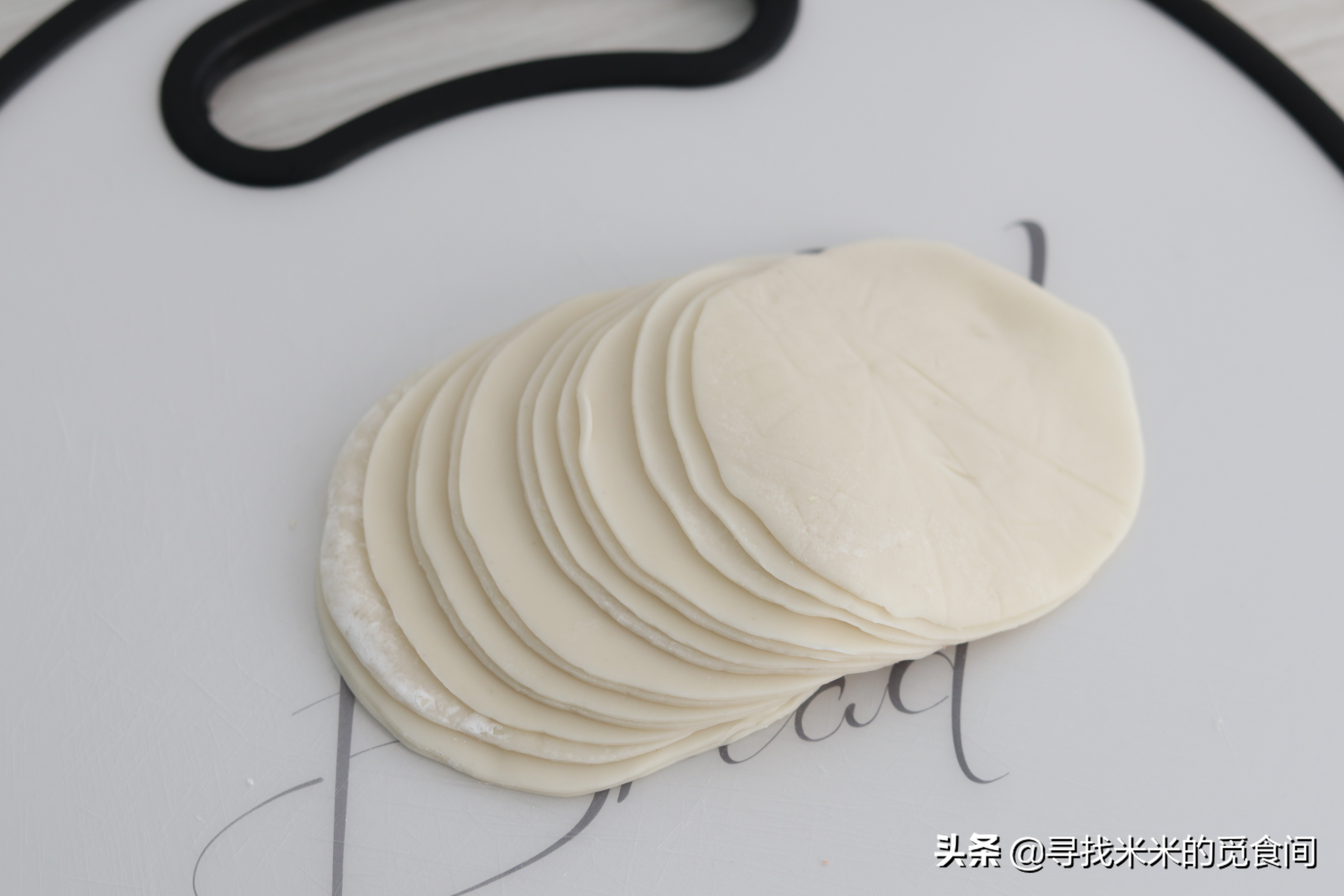 饺子皮千万别扔教你做好吃的 (饺子皮可以直接煮来吃吗)